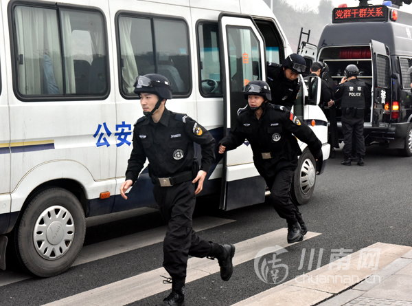 泸州警方开展应急处突拉动演练