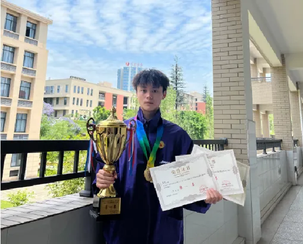 就业典型之个人篇 | 从泸职学霸到职场新星，他的青春燃爆了！