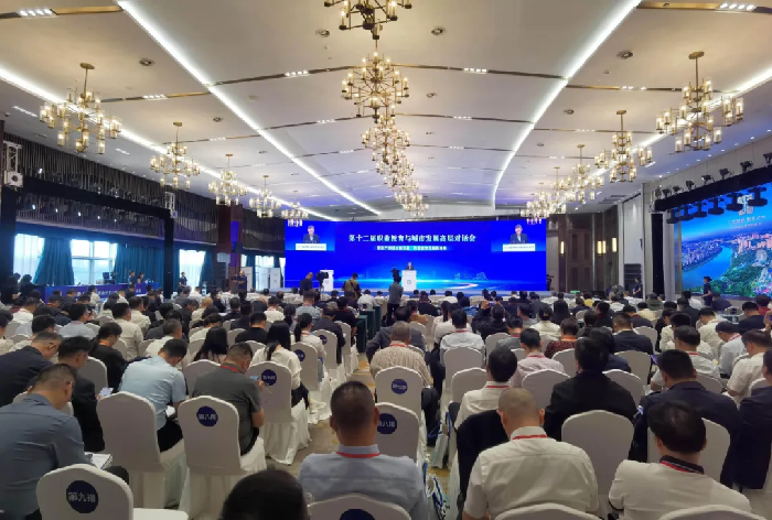 第十二届职业教育与城市发展高层对话会在泸职院举行