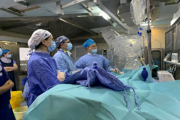 八旬老人心脏竟被“钉入”智能螺丝，这究竟是何操作？