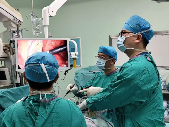 8小时毫米级手术再造生命通道！“只要有一线希望，我们绝不放弃！”