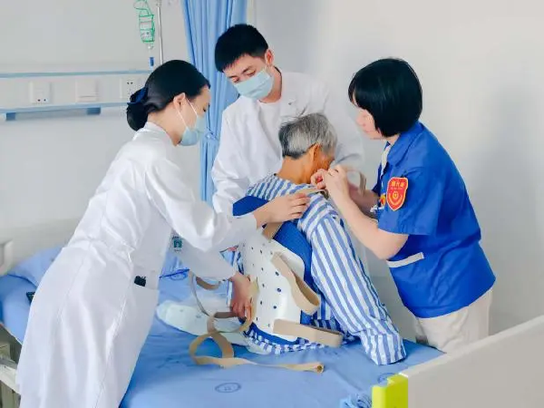 专业守护，温情相伴！西南医大附院免陪照护服务正式启航！