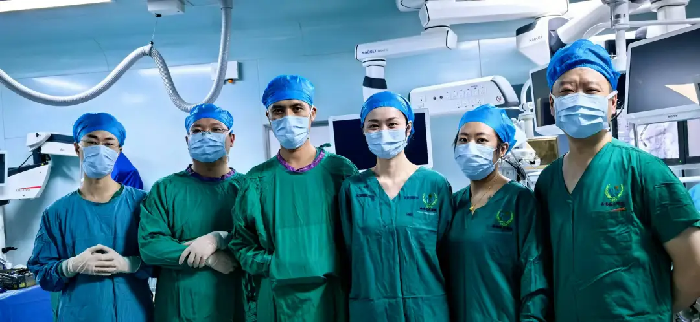 “双镜合璧”去除肿瘤，小切口实现“超级微创”！