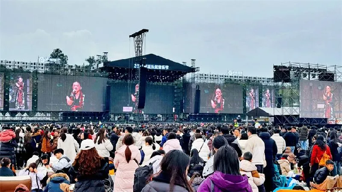 陈伟霆、黄明昊、吴宣仪……泸州又一音乐节官宣