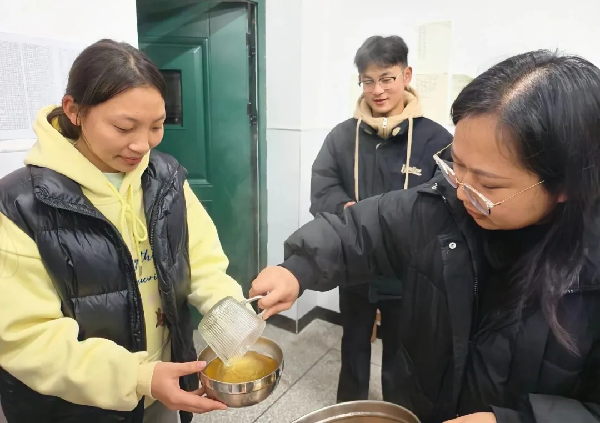 合江职高：姜汤盈教室，康健满班级