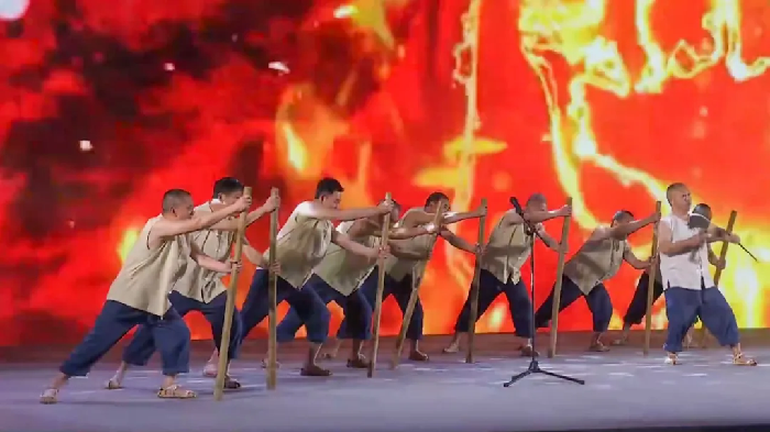 扯起喉咙吼高腔 合江越喊越亮堂